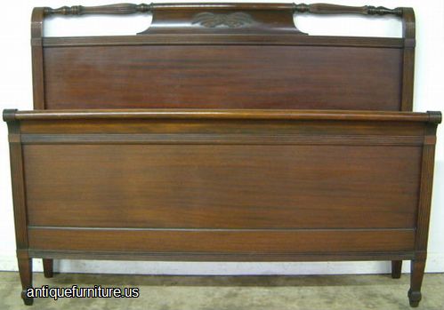 Antique Mahogany Full Size Bed