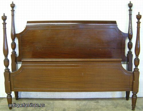 Antique Mahogany Full Size Poster Bed